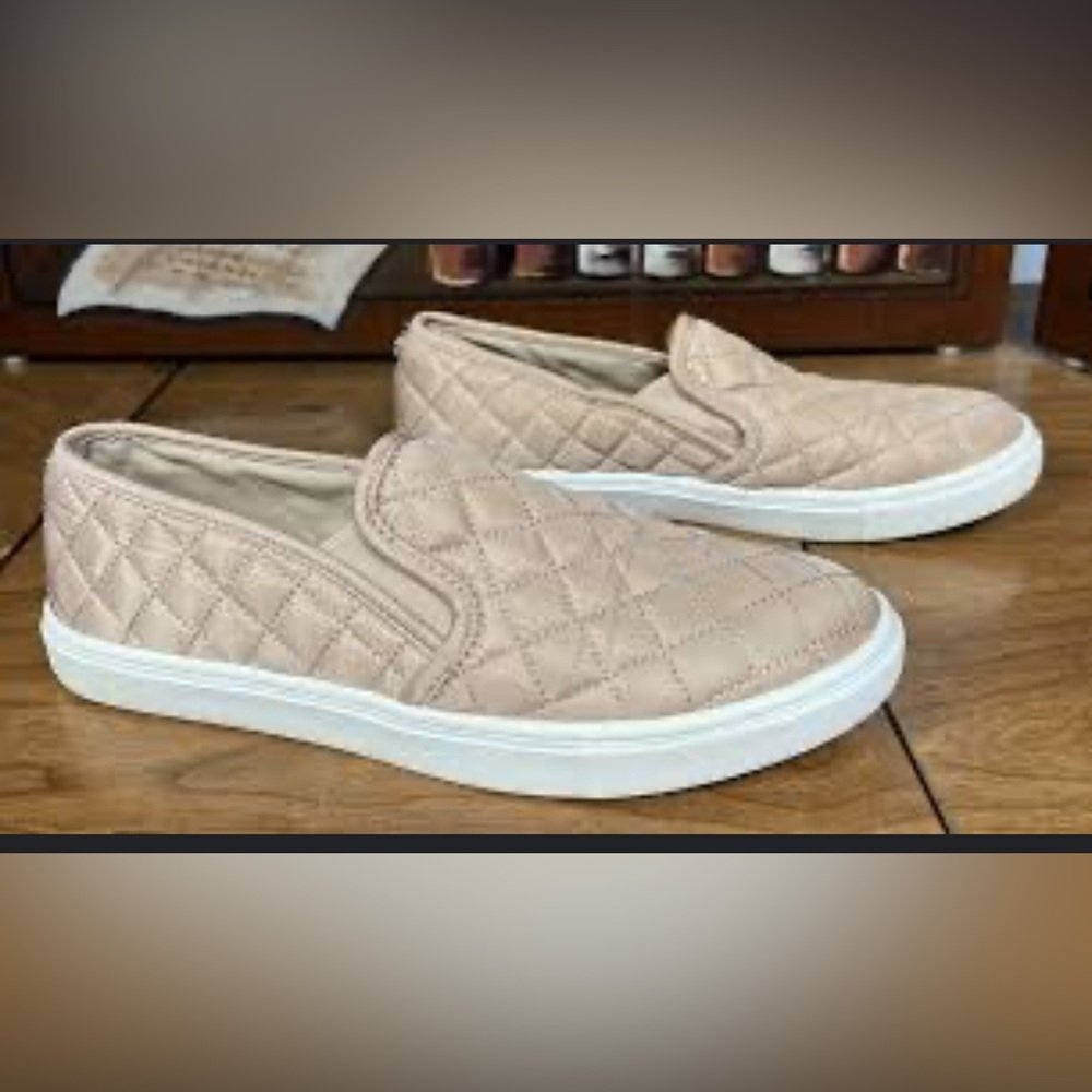 Steve Madden Women's Slip on‎ Shoes Pink Blush Quilted Material
